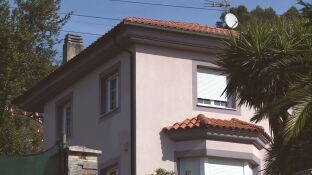 Imagen del exterior de la "casa de los horrores" de Oviedo.