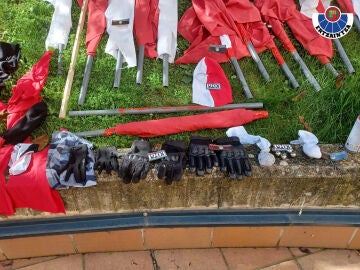 Objetos sustraídos por la Ertzaintza a los radicales