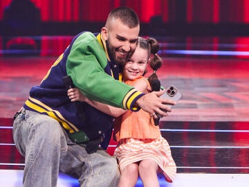 Manuel Turizo y una talent de La Voz Kids