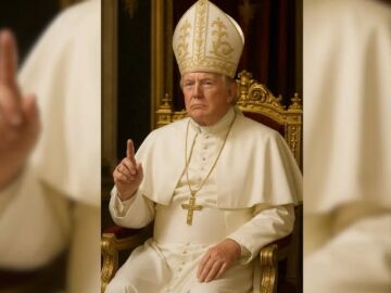 Donald Trump publica en sus redes una foto vestido de papa 