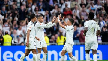 Mbappé celebra uno de sus dos goles ante el Celta