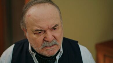 Halis culpa a Ferit de la muerte de Fuat y lo repudia por estar con Seyran: “Mientras sigas con ella, tampoco tienes abuelo” 