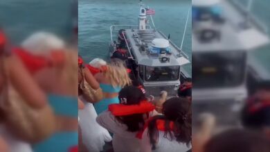 Investigan el naufragio de un yate de lujo con 32 