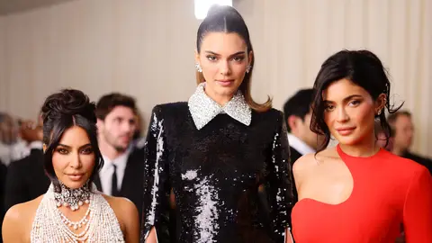 Hermanas Kardashian-Jenner en la MET Gala Hermanas Kardashian-Jenner en la MET Gala