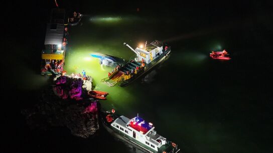 de rescate tras el hundimiento de dos barcos