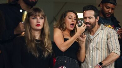 La reacción de Ryan Reynolds al preguntarle por el novio de Taylor Swift, que le ha dejado de seguir en medio de la polémica