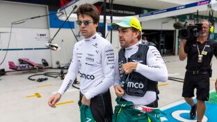 Lance Stroll y Fernando Alonso, en el pit-lane de Miami