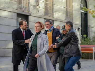 Miguel saliendo detenido Miguel saliendo detenido