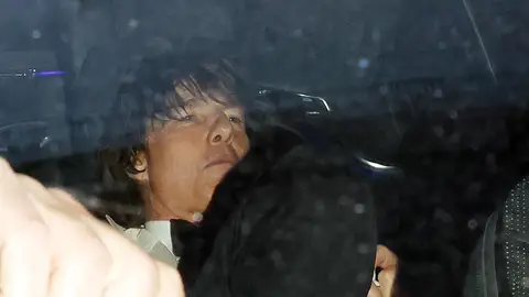 Ana de Armas se esconde junto a Tom Cruise en el 50 cumpleaños de David Beckham Ana de Armas se esconde junto a Tom Cruise en el 50 cumpleaños de David Beckham