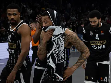 Sterling Brown y Carlik Jones, dos de los implicados en la pelea, en un partido del Partizán Sterling Brown y Carlik Jones, dos de los implicados en la pelea, en un partido del Partizán