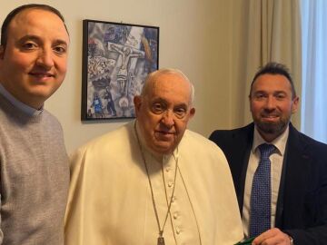 El papa Francisco con la camiseta del Avellino