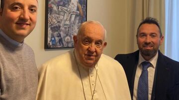 El papa Francisco con la camiseta del Avellino
