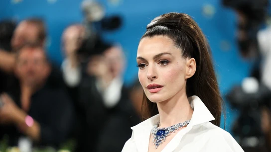 Anne Hathaway en la Met Gala 2025 Anne Hathaway en la Met Gala 2025