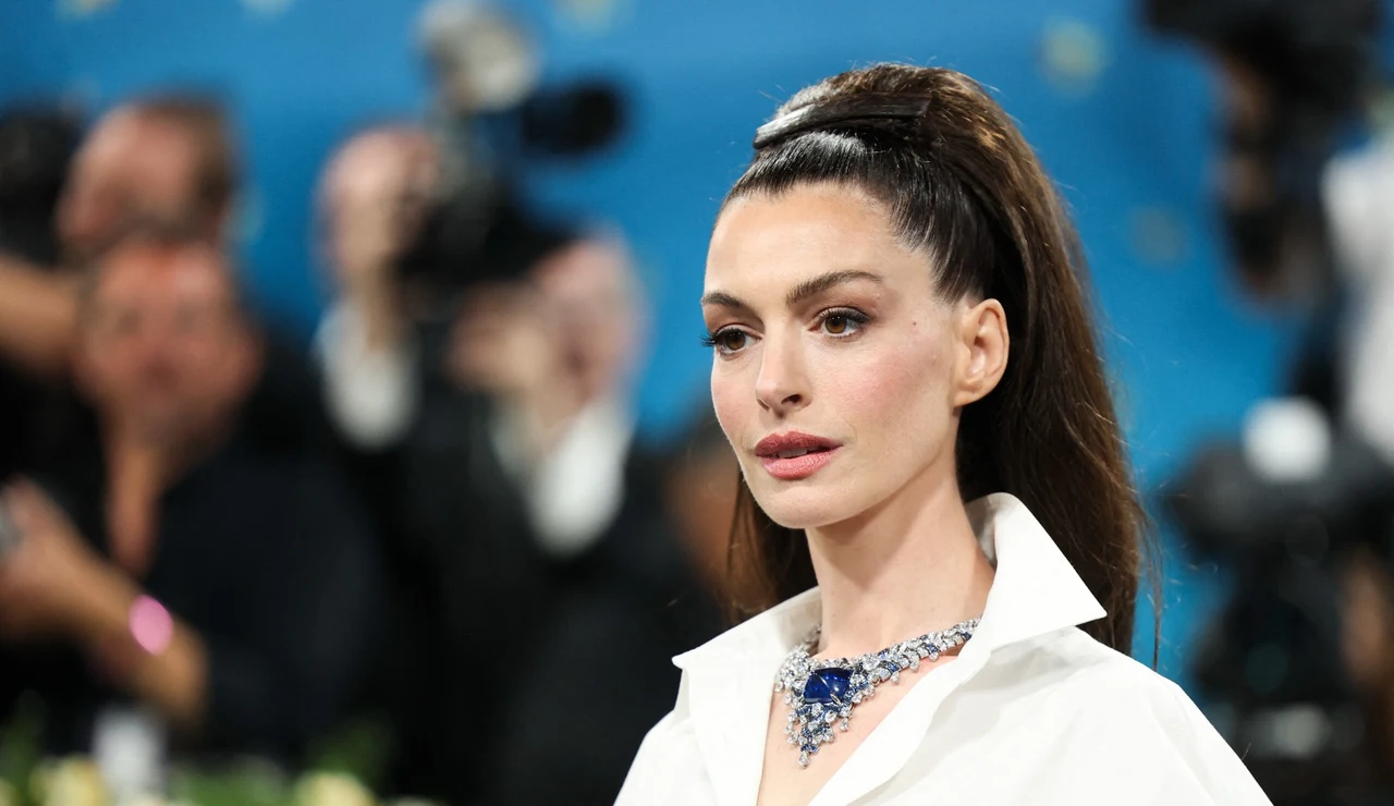 Anne Hathaway en la Met Gala 2025