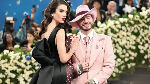 Valentina Ferrer y J Balvin en la Met Gala 2025 Valentina Ferrer y J Balvin en la Met Gala 2025