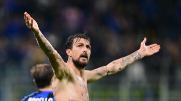 Acerbi celebra su gol al Barcelona