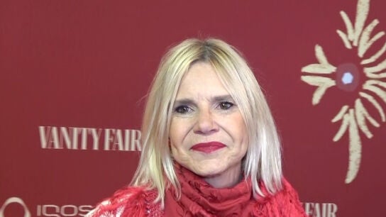 Eugenia Mart&iacute;nez de Irujo atendiendo a la prensa
