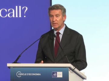 Feijóo carga contra Puente: "Cuando se gobierna a golpe de tuit, la gestión es un meme constante" 