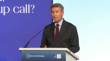 Feijóo carga contra Puente: "Cuando se gobierna a golpe de tuit, la gestión es un meme constante" 