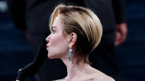 Nicole Kidman sorprende con el pelo corto en la Met Gala 2025 Nicole Kidman sorprende con el pelo corto en la Met Gala 2025