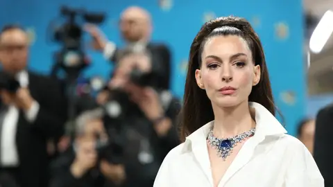 Anne Hathaway en la Met Gala 2025 Anne Hathaway en la Met Gala 2025