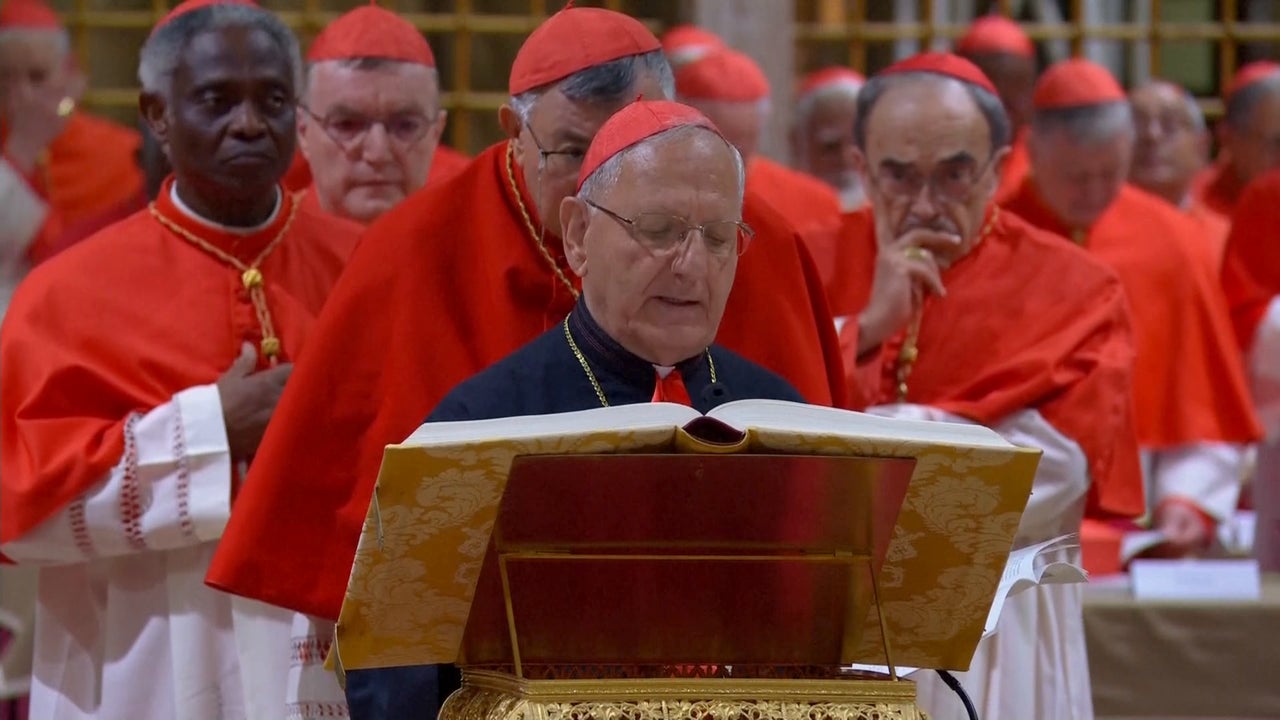 Parece que se va a dilatar porque hay un cardenal que está muy enfermo Parece que se va a dilatar porque hay un cardenal que está muy enfermo