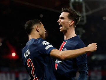 Fabián celebra su golazo al Arsenal