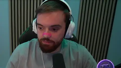 Ibai Llanos con una tira nasal Ibai Llanos con una tira nasal