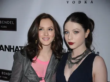 Leighton Meester y Michelle Trachtenberg Leighton Meester y Michelle Trachtenberg