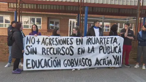 Padres denuncian agresiones en un colegio de Bilbao Padres denuncian agresiones en un colegio de Bilbao