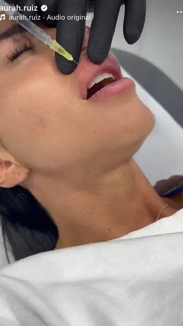 Aurah Ruiz se quita labios Aurah Ruiz se quita labios