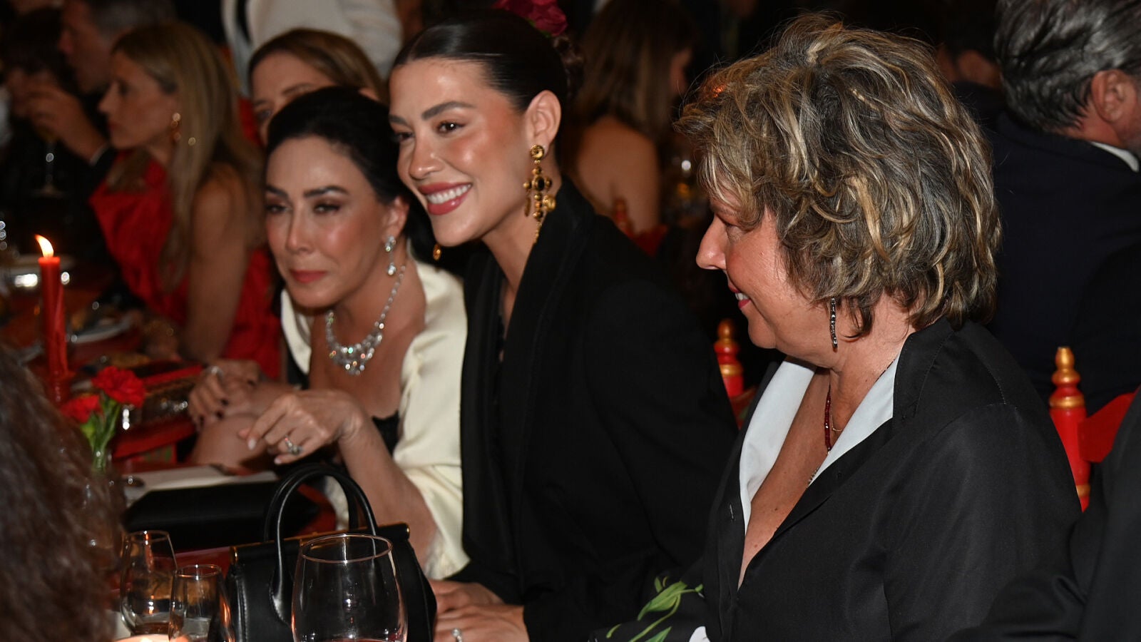 Michelle Salas, con Simoneta Gómez-Acebo en la Feria de Abril: ¿se casarán su padre Luis Miguel y Paloma Cuevas?