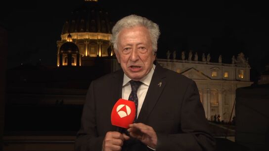 Antonio Pelayo en la fumata