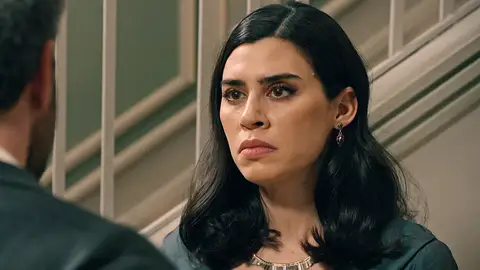 Andrés se enfrenta a María tras descubrir su alianza con don Pedro, pero ella lo niega todo Andrés se enfrenta a María tras descubrir su alianza con don Pedro, pero ella lo niega todo