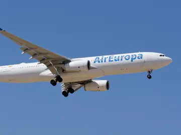 A3 Noticias 2 (07-05-25) El juez Peinado insiste en investigar el rescate de Air Europa al apreciar "indicios de delito" que afectarían a Begoña Gómez A3 Noticias 2 (07-05-25) El juez Peinado insiste en investigar el rescate de Air Europa al apreciar "indicios de delito" que afectarían a Begoña Gómez