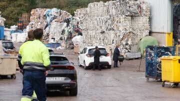 Aparece el cuerpo sin vida de un varón dentro de un contenedor de papel en A Coruña
