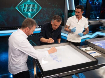 &iexcl;Espectacular! Marron convierte una simple hoja en "un barco que navega"