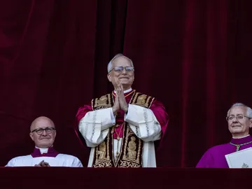 Vestimenta papa León XIV Vestimenta papa León XIV