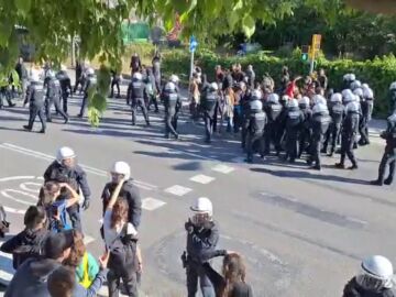 Desalojado el asentamiento de chabolas de Vallcarca tras el incendio de esta semana