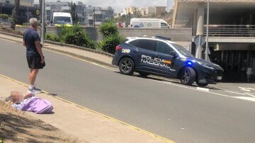 La imagen del hombre herido a las puertas del hospital
