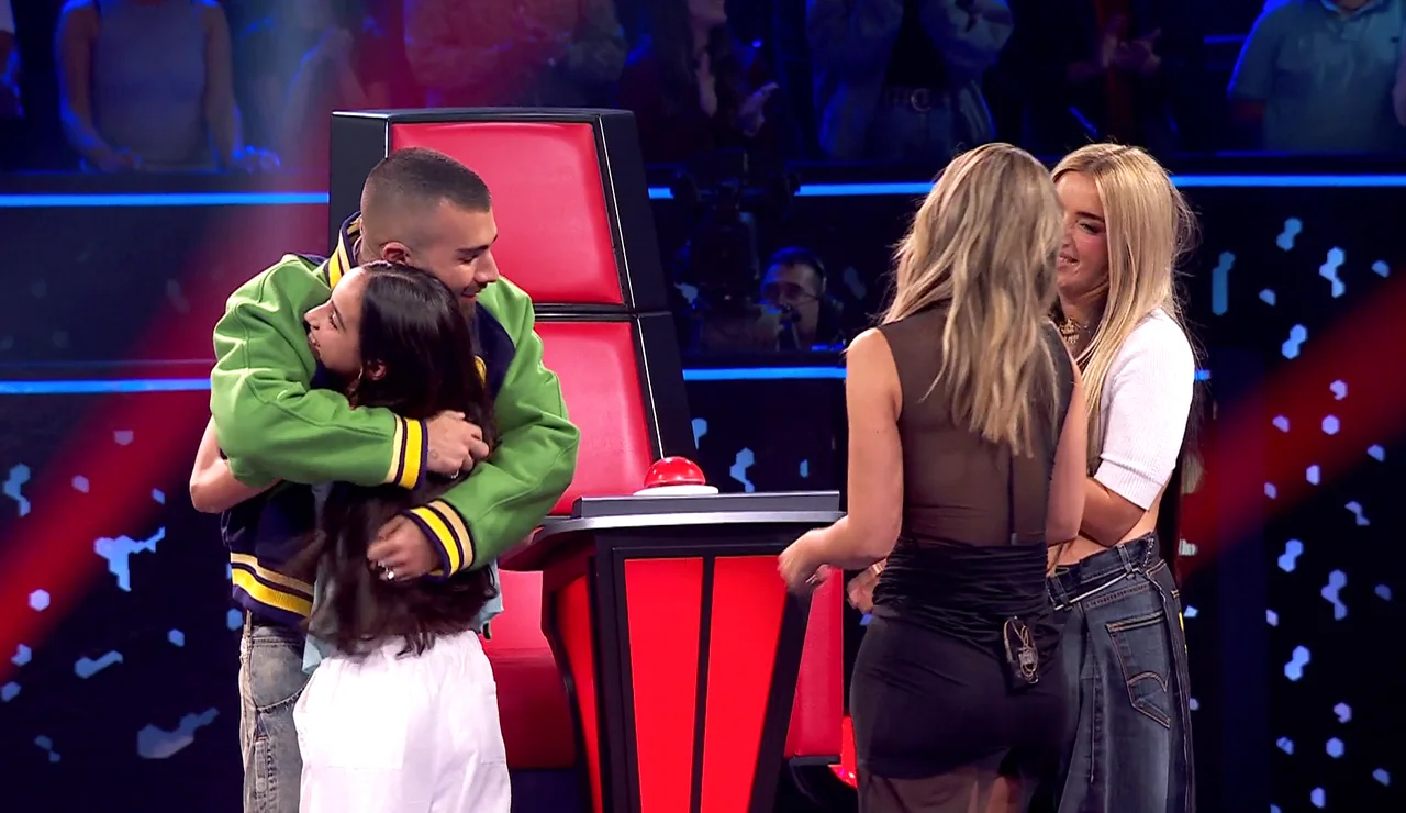 Manuel Turizo con Carmen en La Voz Kids