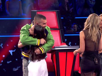 Manuel Turizo con Carmen en La Voz Kids