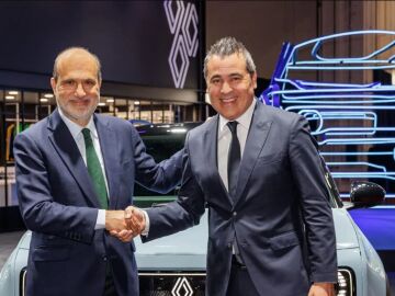 El consejero delegado de Atresmedia, Javier Bardají y el presidente y director general de Renault Group Iberia, Josep María Recasens