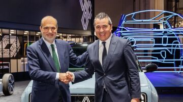 El consejero delegado de Atresmedia, Javier Bardají y el presidente y director general de Renault Group Iberia, Josep María Recasens