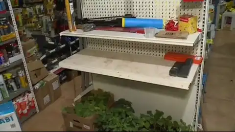 Imagen de una estantería vacía Imagen de una estantería vacía