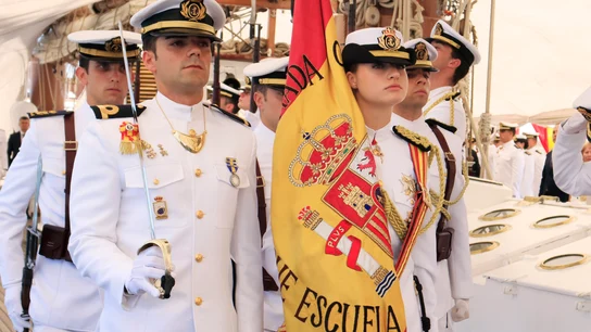 La princesa de Asturias, Leonor de Borbón, porta la bandera nacional de España durante el acto de jura de bandera abordo del buque escuela de la Armada española Juan Sebastián Elcano La princesa de Asturias, Leonor de Borbón, porta la bandera nacional de España durante el acto de jura de bandera abordo del buque escuela de la Armada española Juan Sebastián Elcano