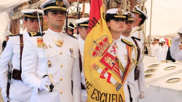 La princesa de Asturias, Leonor de Borbón, porta la bandera nacional de España durante el acto de jura de bandera abordo del buque escuela de la Armada española Juan Sebastián Elcano La princesa de Asturias, Leonor de Borbón, porta la bandera nacional de España durante el acto de jura de bandera abordo del buque escuela de la Armada española Juan Sebastián Elcano