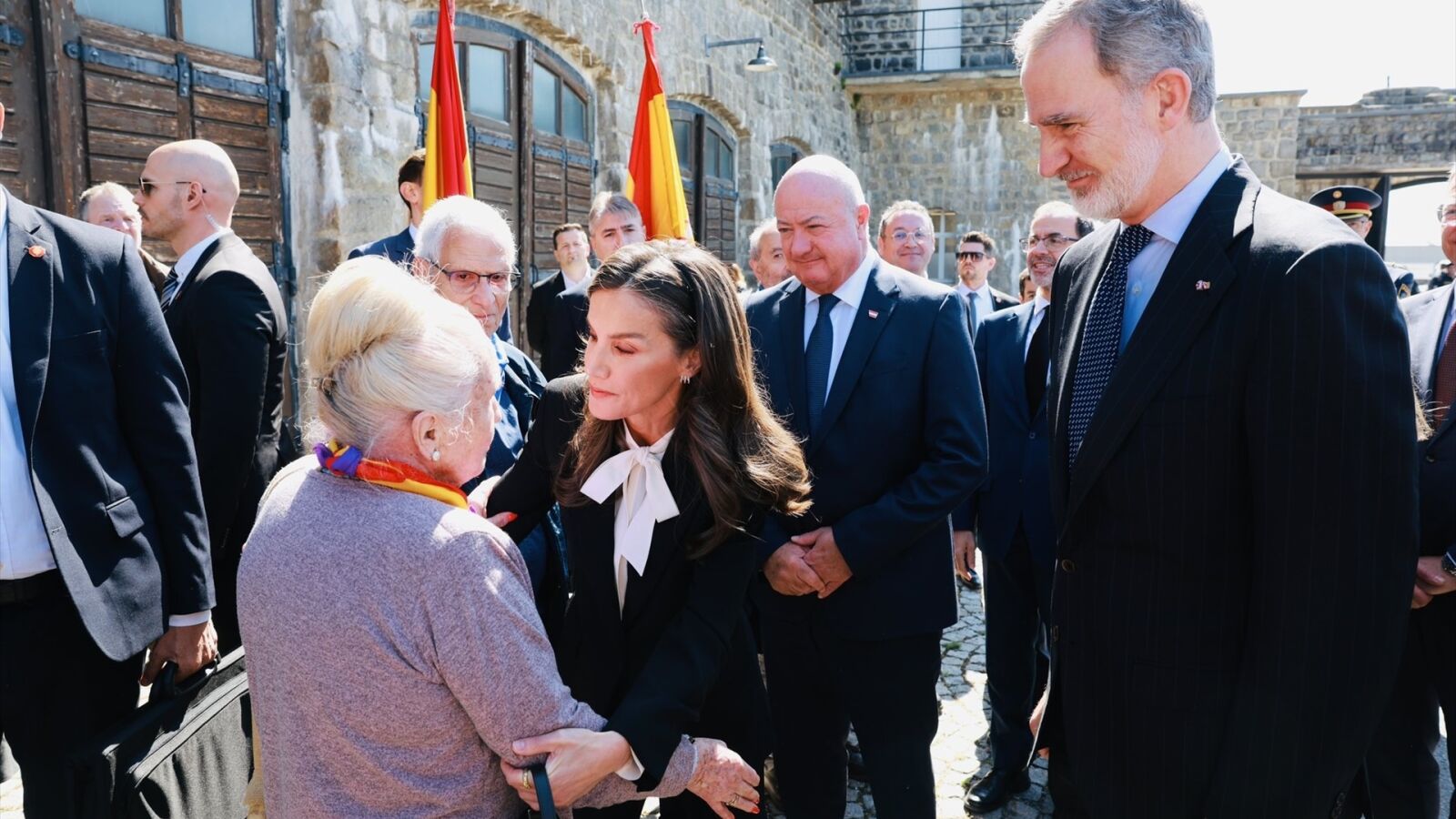 Los Reyes rinden homenaje a los españoles de Mauthausen en el 80 aniversario de la liberación del campo