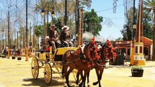 Un carruaje en el paseo de caballos de la Feria de Jerez. REMITIDA / HANDOUT por PATRONATO DE TURISMO DE LA DIPUTACI&Oacute;N DE C&Aacute;DIZ Fotograf&iacute;a remitida a medios de comunicaci&oacute;n exclusivamente para ilustrar la noticia a la que hace referencia la imagen, y citando la procedencia de la imagen en la firma 08/05/2025