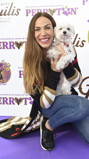 Nerea Garmendia con su perro Nerea Garmendia con su perro